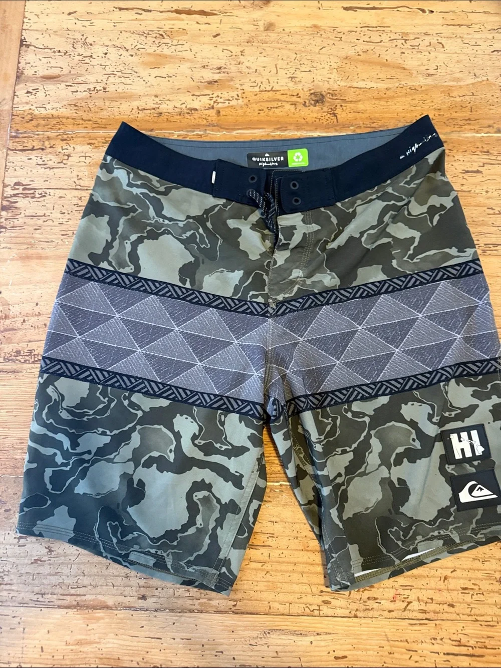 Quiksilver Men's Olive & Black Camo Boardshorts with Geometric Band